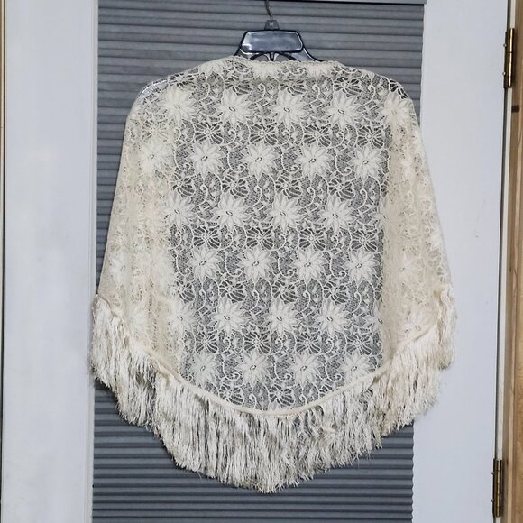 womans shawl cream - Picture 4 of 7